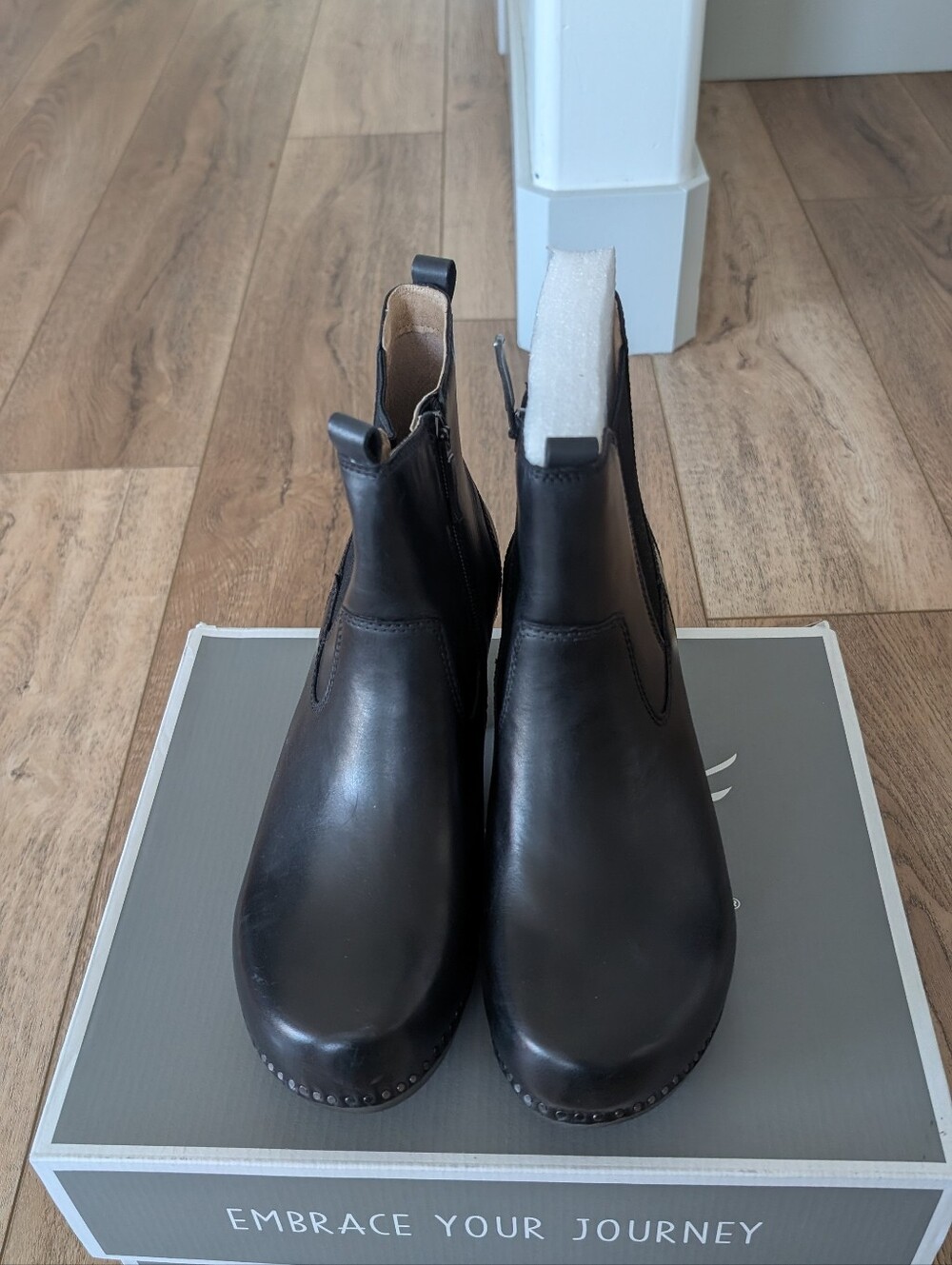 Classic Black Leather Chelsea Boots -womens